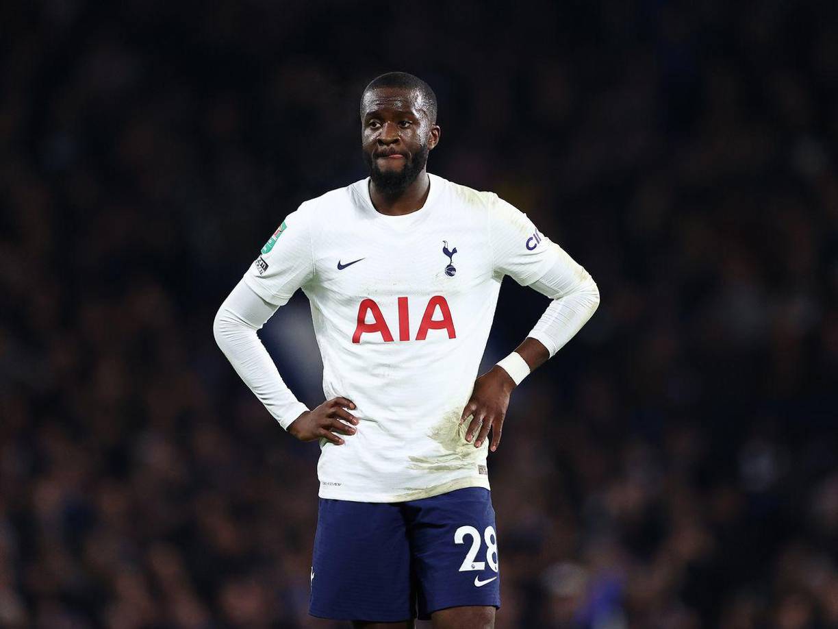 El fichaje de Tanguy Ndombele, procedente del Tottenham, por el Napoli está cerca de concretarse. Según Fabrizio Romano, especialista en el mercado, ya se llegó a un acuerdo hace unos días y el futbolista tendría programado el reconocimiento médico el próximo jueves en Italia. El centrocampista francés llegará cedido con opción de compra de 30 millones.