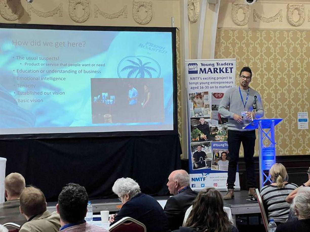 El empresario de 33 años nació en La Ceiba y a sus 21 años decidió emigrar a Islas Caimán en busca de mejores oportunidades.