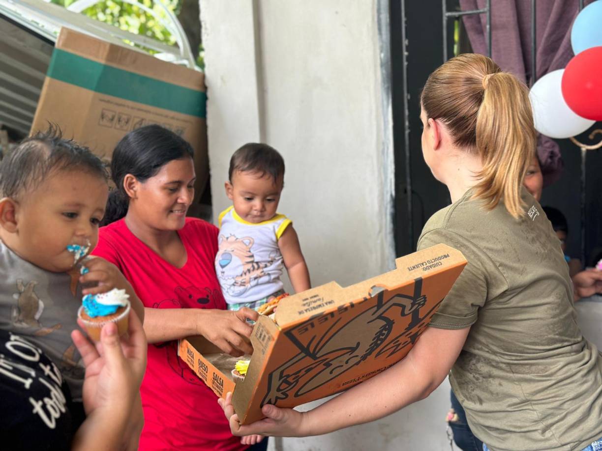 Además de la parte espiritual, los pequeños disfrutaron de una comida deliciosa, proporcionada por el Ministerio Rescate 3:16. Asimismo, disfrutaron de un ambiente que promovió el bienestar y la felicidad.