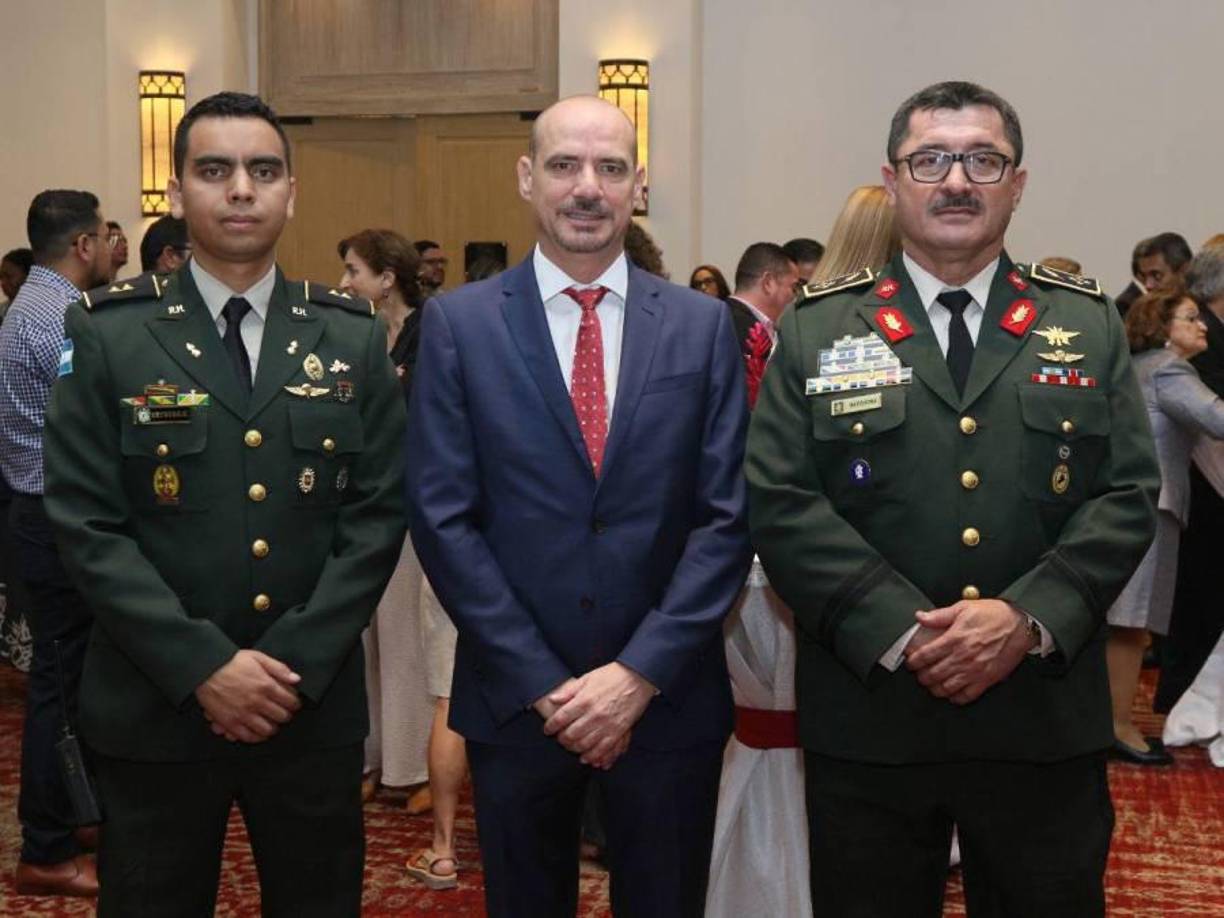 Kevin Estrada, Germán González y Hosvan Barahona.