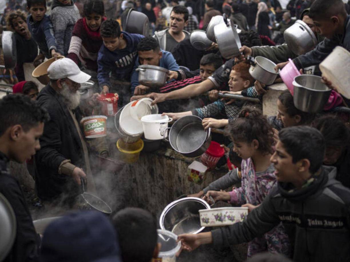 Otra de las predicciones frecuentes es la de una grave hambruna. Según la interpretación de Las Profecías, regiones como el África subsahariana, India, Pakistán y América Central enfrentarán una crisis alimentaria de tal magnitud que no podrá ser resuelta con la ayuda internacional.