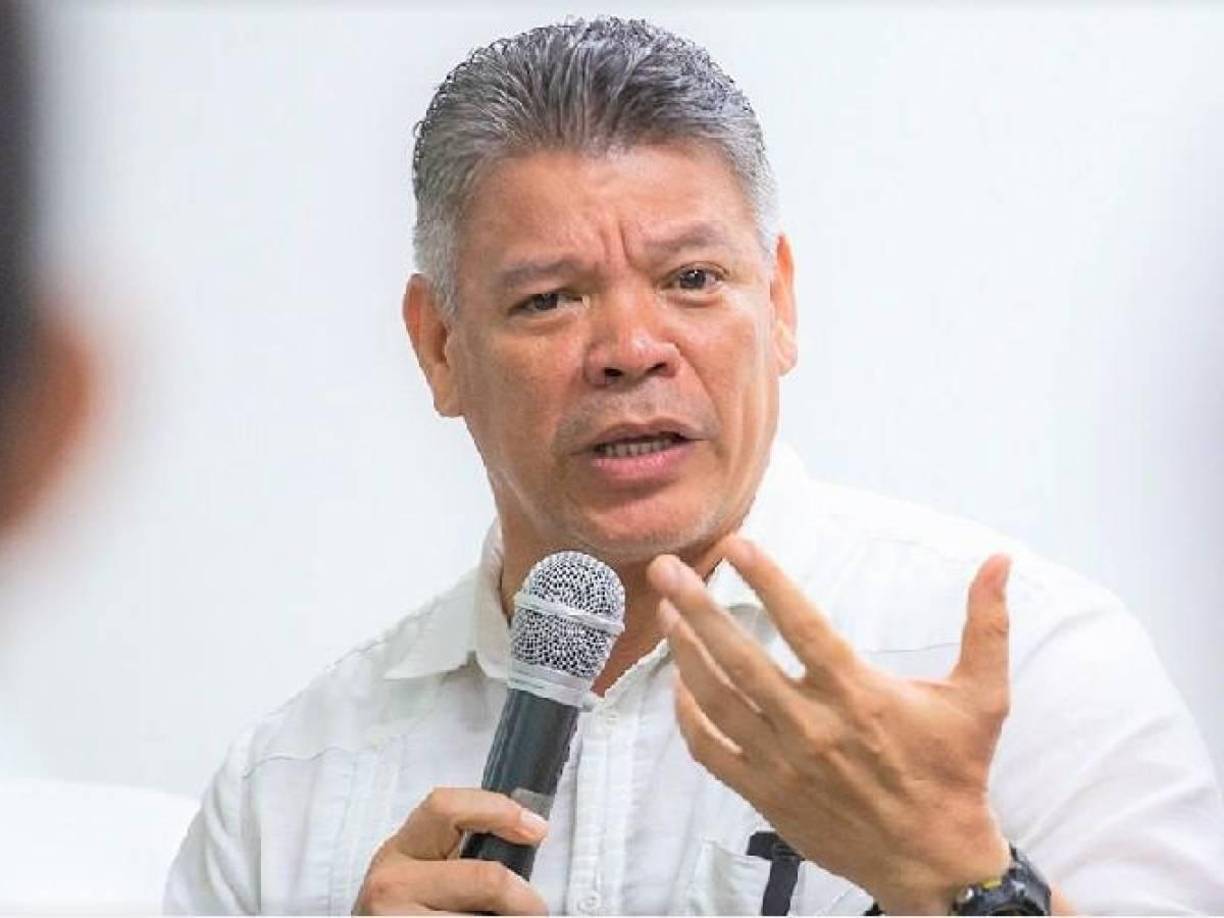 “Ese vídeo está manipulado, no las imágenes, sino los textos. Yo no conozco a ese testigo, sí fue a ese lugar, asistí porque tengo interés legítimo de que esa investigación se resuelva, finalice, se aclare, no por un interés particular, sino en mi condición de vicealcalde”, dijo Menjívar.