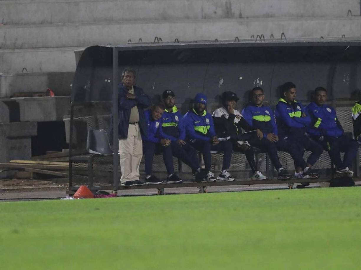 Ramón Maradiaga y el resto del Olancho FC estaban desilusionados al ver el 3-0 del Olimpia.