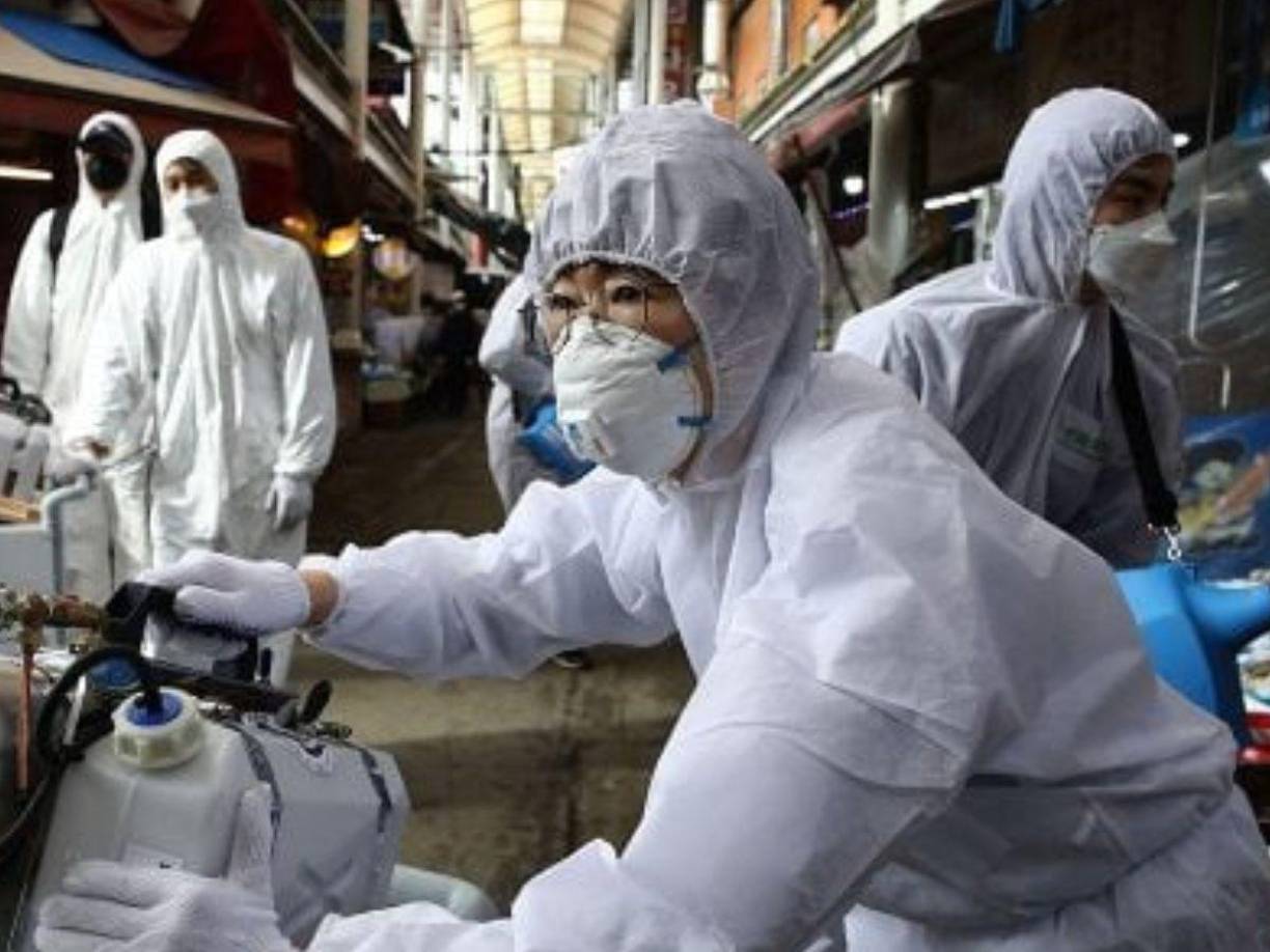 La última de las predicciones catastróficas advierte sobre el temor global a una nueva pandemia, originada por una variante de la gripe aviar que se propagará por Asia, afectando a países como China, Vietnam y Tailandia. Este brote desencadenaría una reacción internacional inmediata y representaría una nueva prueba crucial para los gobiernos de las naciones más influyentes del planeta.