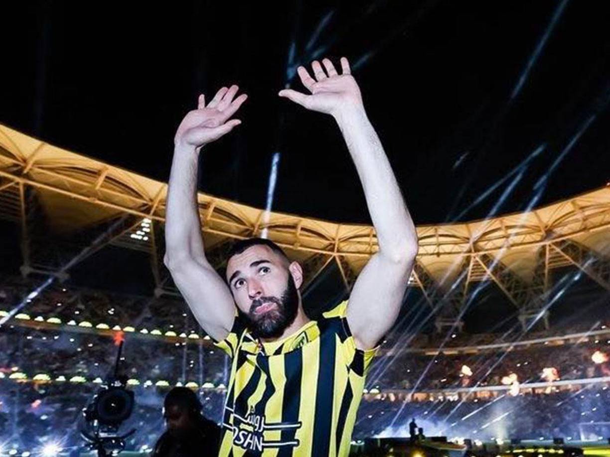 El encuentro entre el Al Taee y el Al Ittihad, en el que milita el francés Karim Benzema, correspondiente a la decimonovena jornada de la Liga de Arabia Saudí, ha sido aplazado porque el avión en el que viajaba el equipo visitante no pudo aterrizar en el aeropuerto internacional de Hail debido a las malas condiciones climatológicas.