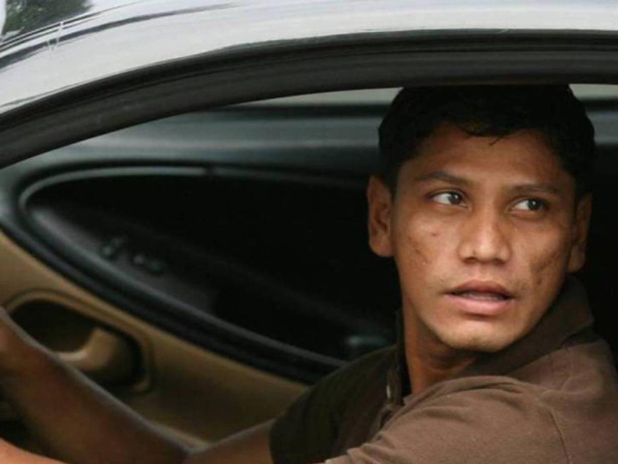 La Policía Nacional detalló en ese momento que la captura de “Pescado” se realizó en Tela, Atlántida, después de intensos trabajos de localización e investigación realizados por los efectivos antidrogas que le seguían la pista debido a su asociación con la estructura criminal conocida como “Los Halcones”.