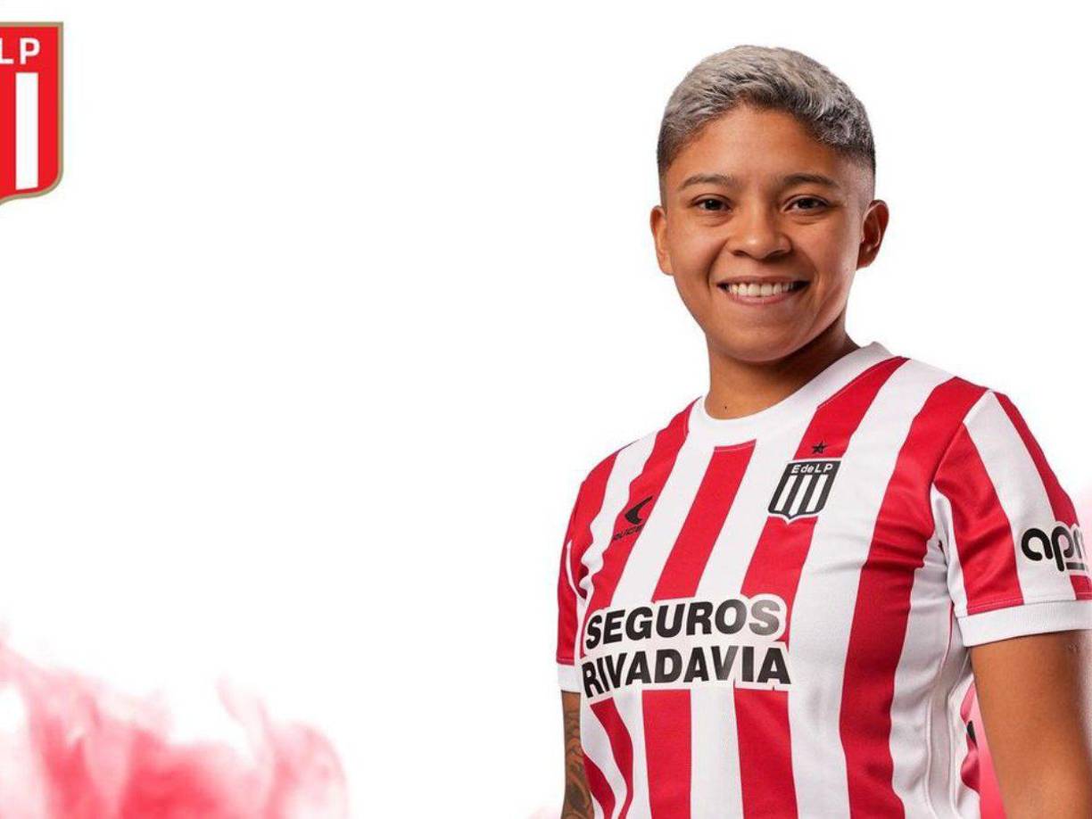 La chica es directora técnica y futbolista en el club Estudiantes de La Plata.
