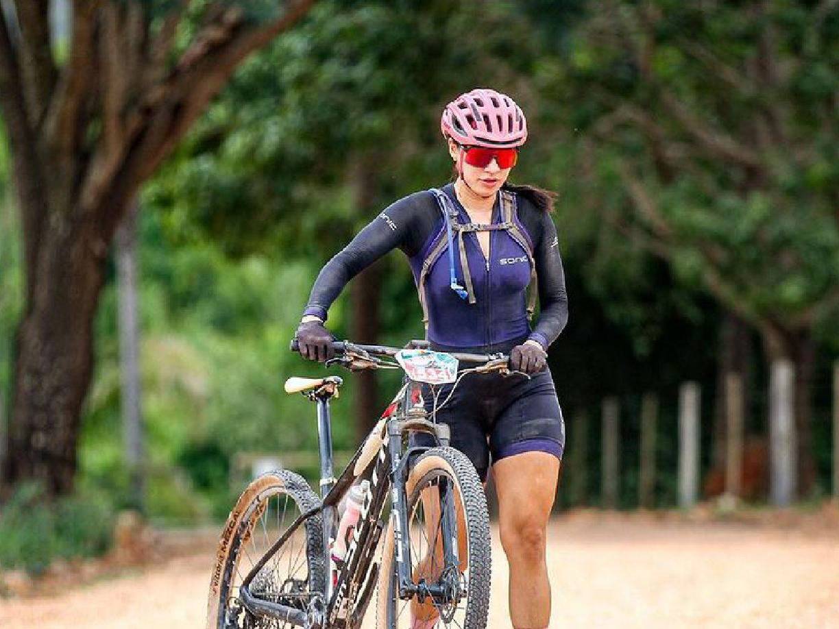La ciclista de Brasil murió antes de llegar a la meta durante una carrera.