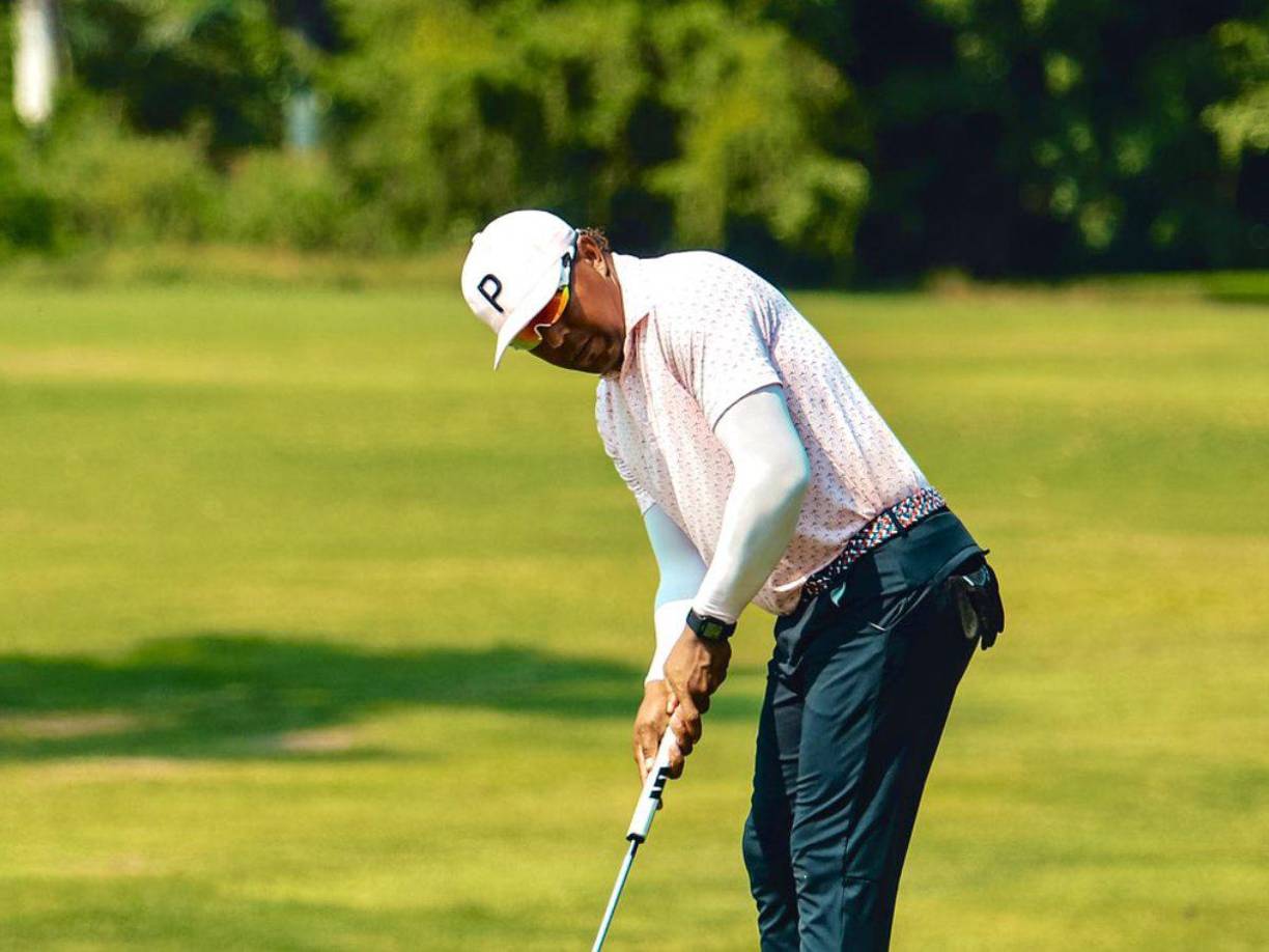 Ya retirado como futbolista, Pavón disfruta de otro deporte, el golf.