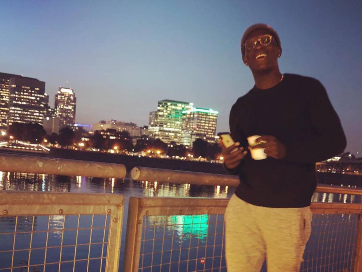 El nacido en Gambia, pero con nacionalidad estadounidense, llegó a Colo Colo joven y una persona fue la encargada de acobijarlo en su hogar. Se trata de Cecilia Fernández.Su “mamá chilena” habló de este lamentable fallecimiento con El Deportivo La Tercera y mostró el lado más humano de Moduo Jadama.