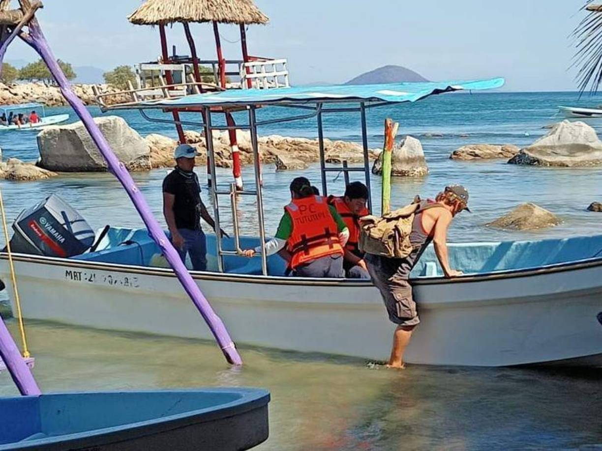  Equipos de rescate temen que la mujer hubiera ingresó a la laguna sin portar equipo especializado. 