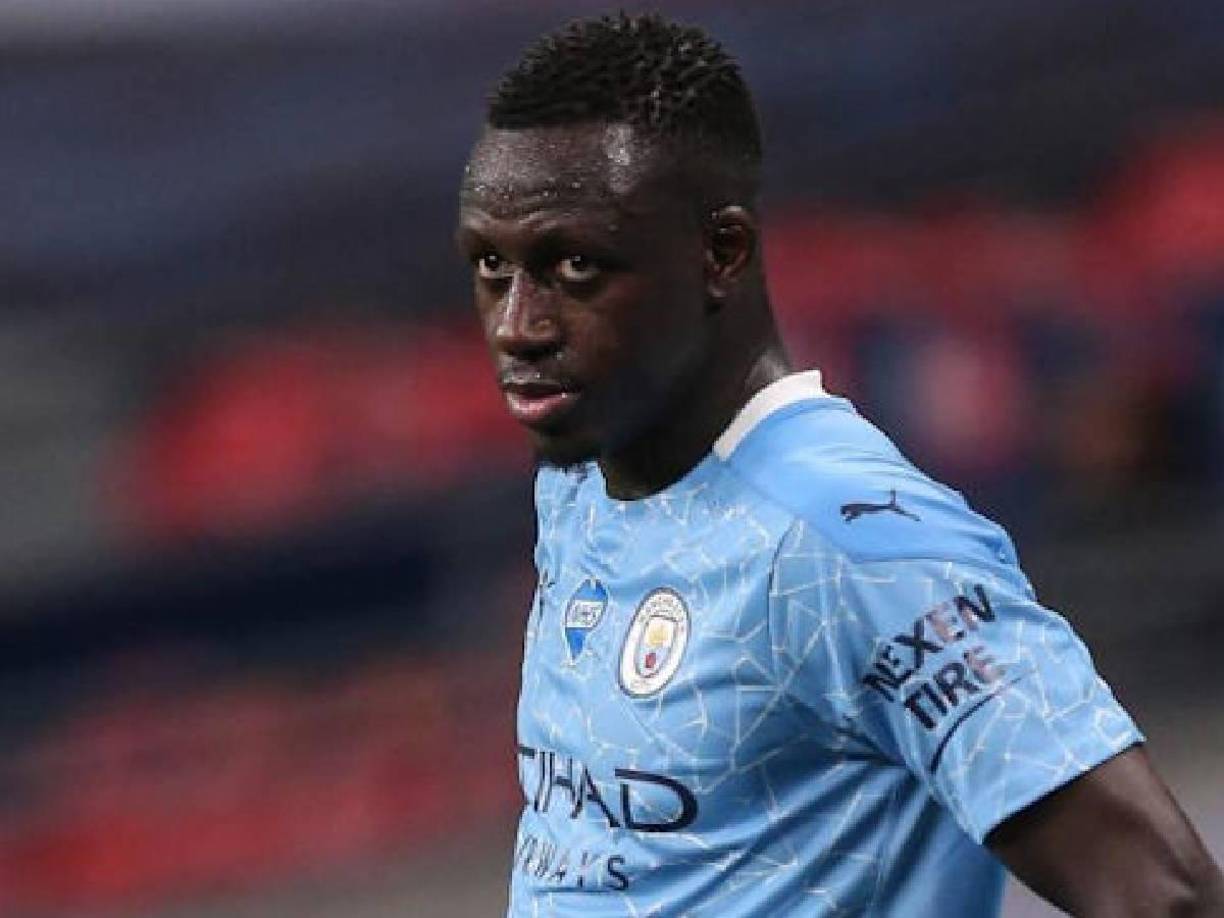 Pero en este caso, la suspensión de la federación inglesa (FA, por sus siglas en inglés), no le permitía ni jugar ni entrenar, no era excusa para no pagar al futbolista. 