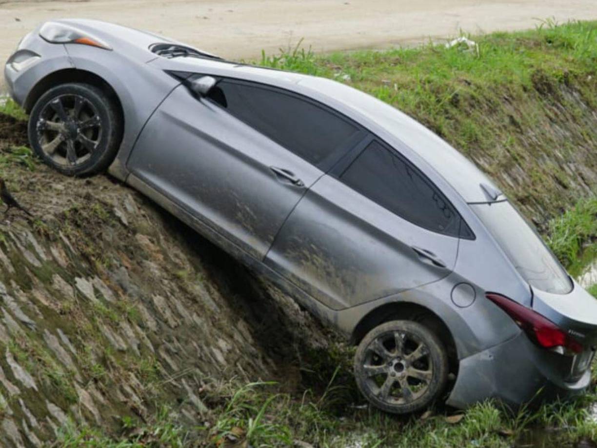 De acuerdo con la información preliminar, los sujetos pretendían robar un vehículo turismo marca Elantra, al cual le habían disparado para provocar que su conductor frenara.