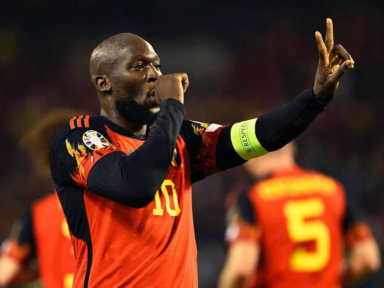 Según Fabio Santini, periodista italiano, el delantero Lukaku ha acordado irse al fútbol de Arabia Saudita. En la actualidad forma parte de la Roma.