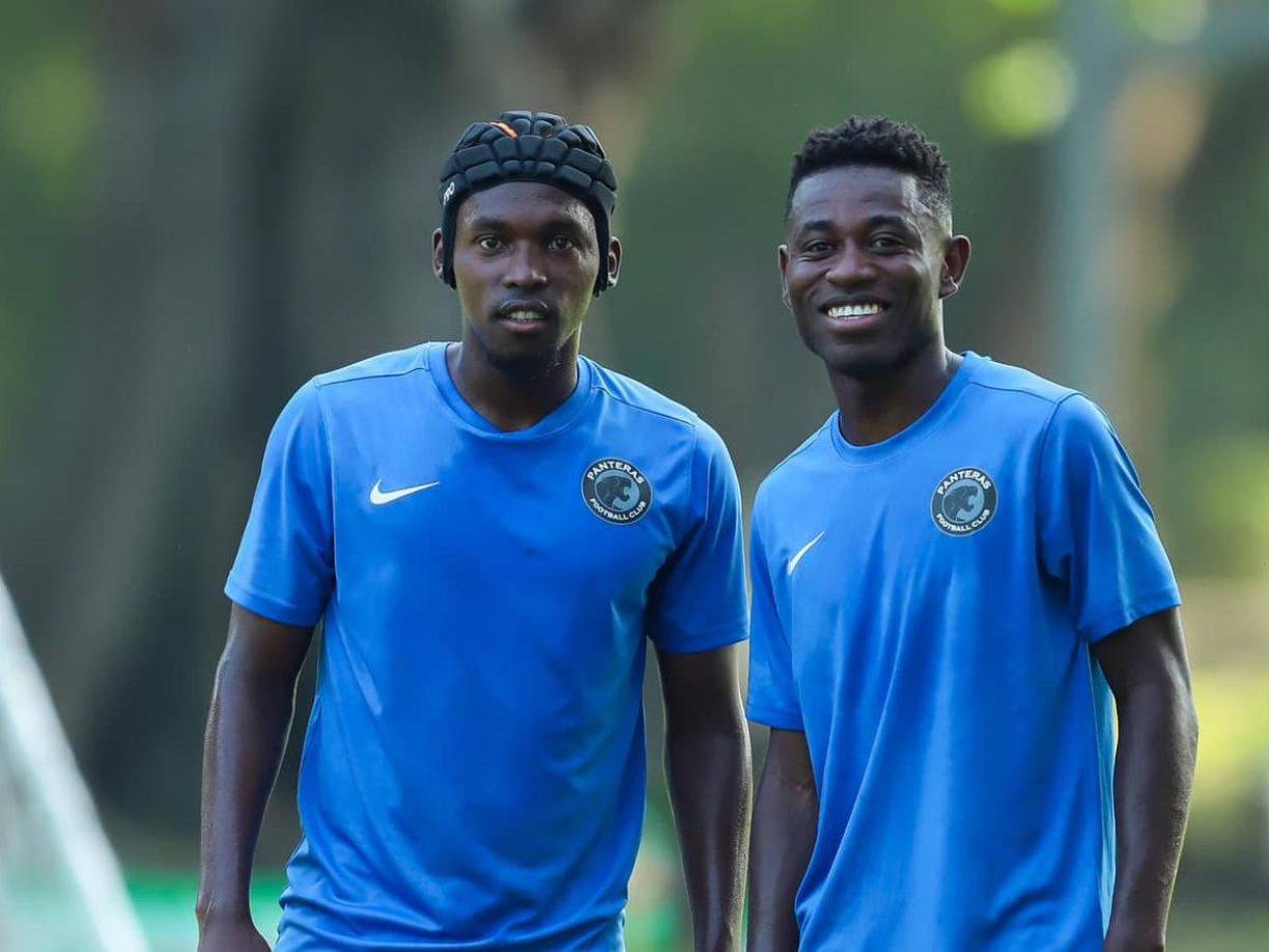 Junto a Alberth Elis entrenó Wesly Decas, quien en este momento es agente libre tras finalizar contrato con el Motagua. Ambos jugadores son buenos amigos.