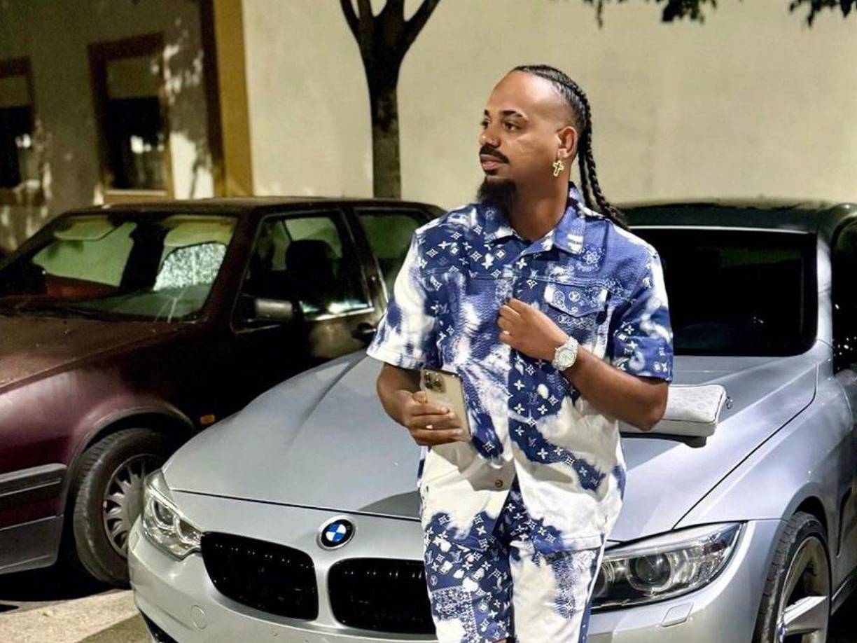 De acuerdo con Sphera Sports, cuando cumplió 16 años ingresaba 20 mil euros mensuales más primas, lo cual fue el principio del fin para el prometedor extremo.