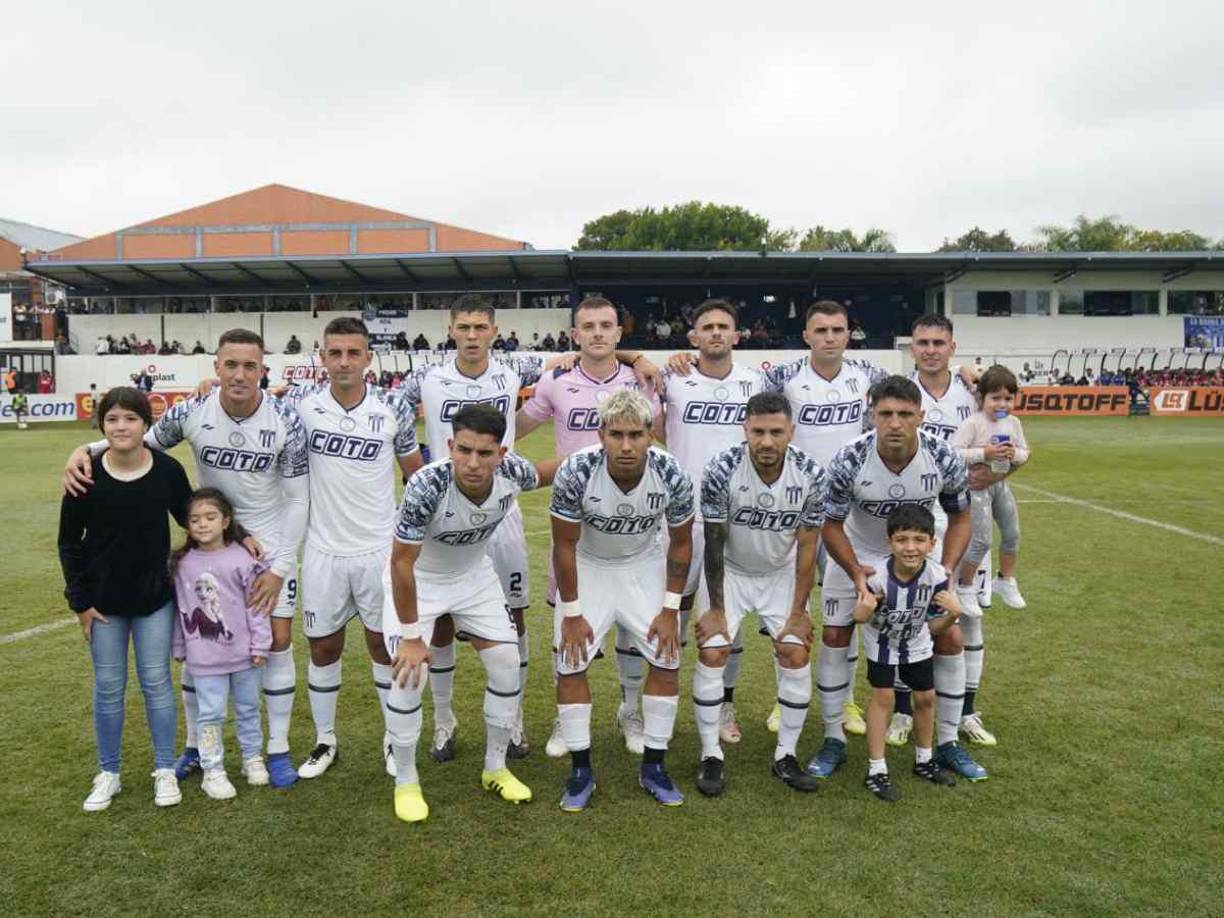 “Lamentamos informar que el jugador Franco Pardal falleció este martes por la noche en un trágico accidente automovilístico en la localidad de Monte Grande”, anunció Tristán Suárez en las redes sociales del club.
