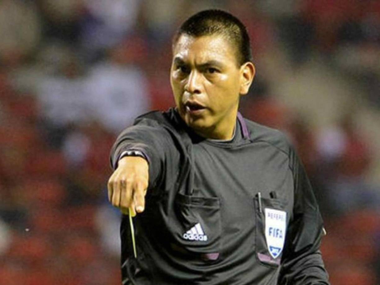 En septiembre del 2013, Rafael Leonardo Callejas, expresidente de la Fenafuth, señaló que no aceptaba que Walter López pitará un Honduras vs Costa Rica: “Ese árbitro no sería bueno. Le pediría a la FIFA que no lo asignen a él porque no nos pareció su arbitraje y sería ilógico ponerlo en un juego tan crítico”, cuestionó el exdirectivo.