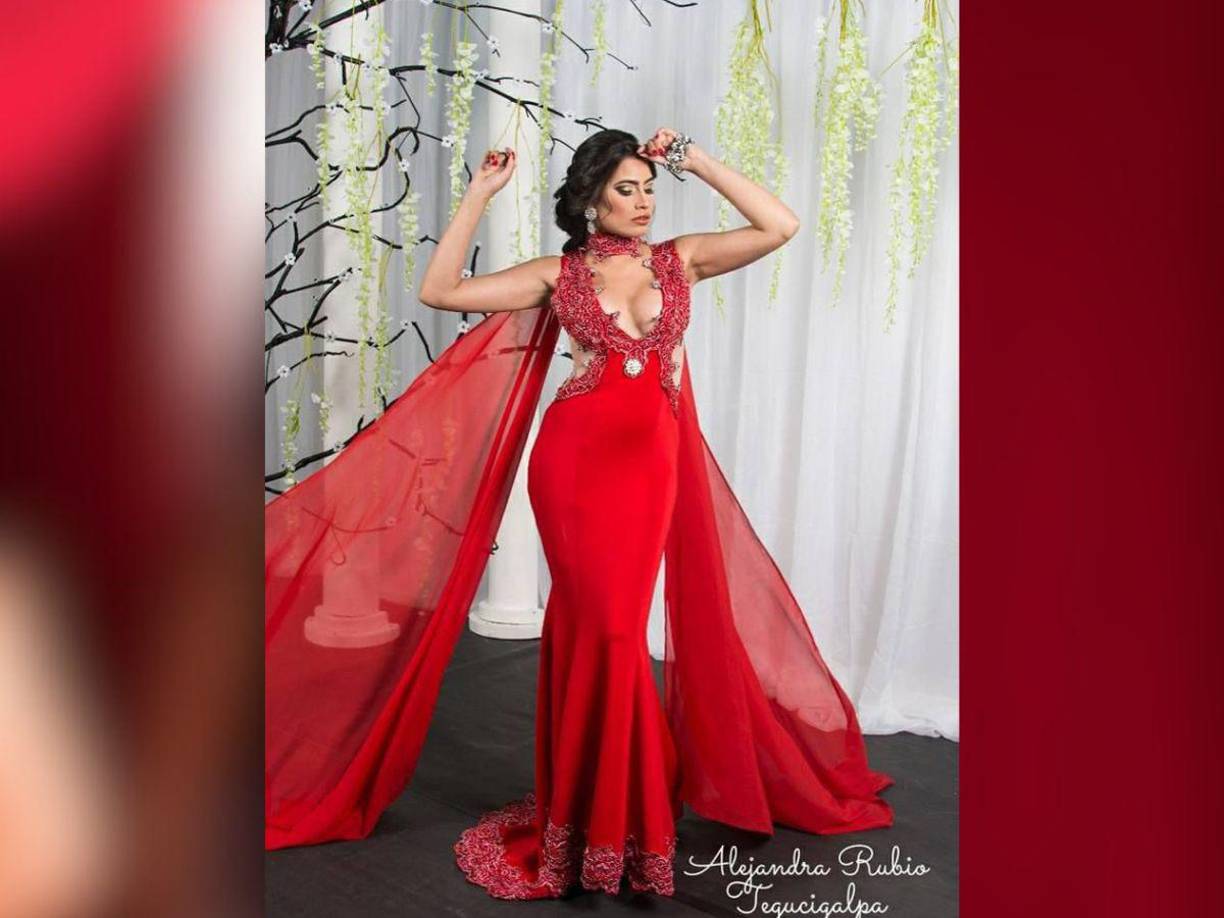 Así lucía en su sesión de fotos en traje de gala. 