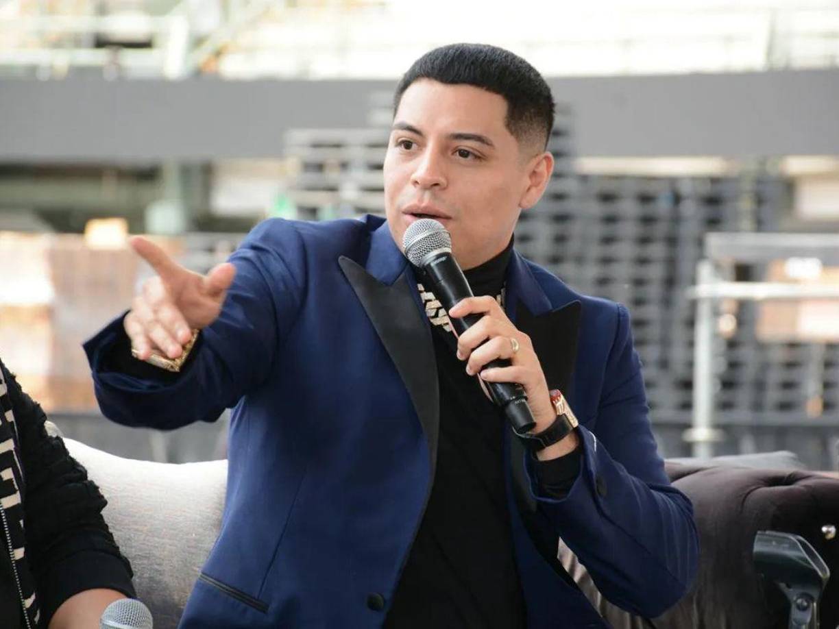 Por esta razón, confesó que tuvo que someterse a un tratamiento para evitar que su sistema inmunológico atacara por error los tejidos de su cuerpo y así recuperar su cabellera.