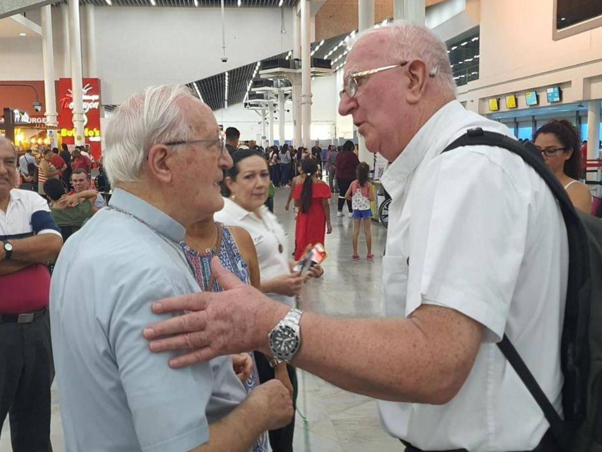 Monseñor Lenihan venía de Tegucigalpa y aprovechó para despedirse de Monseñor Ángel Garachana.