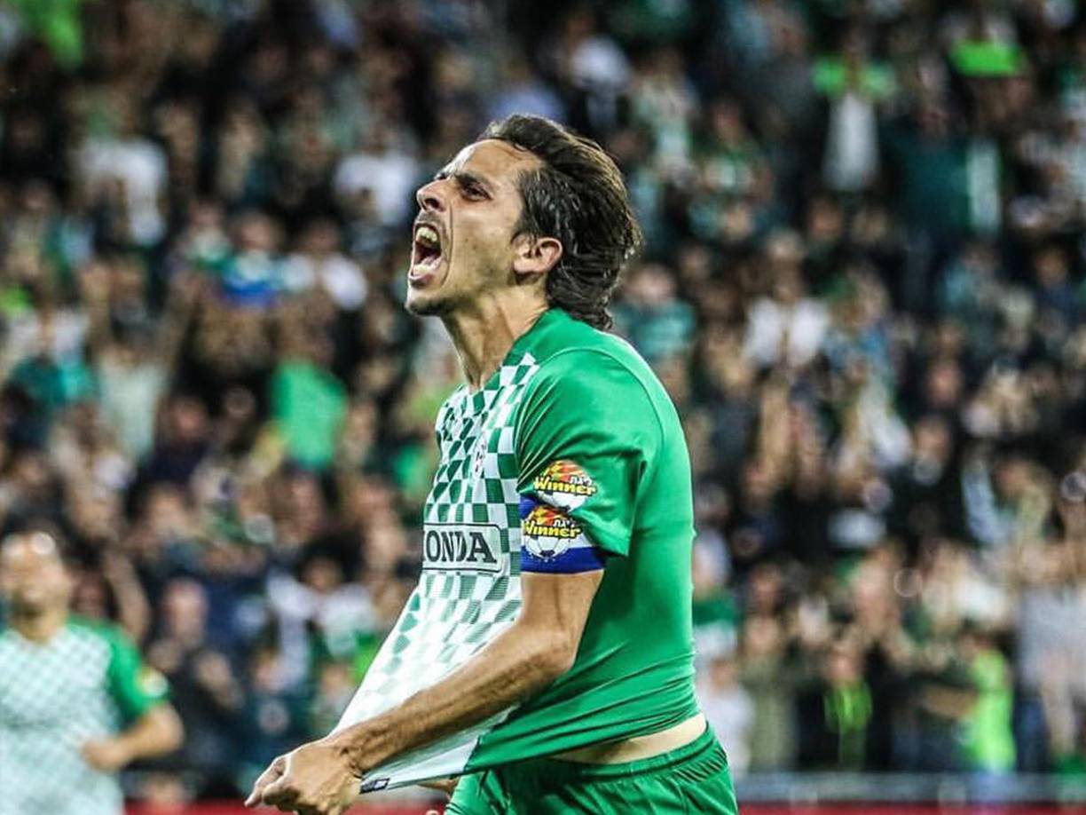 Yossi Benayoun ha sido uno de los mejores futbolistas de Israel con 22 años de trayectoria como profesional defendiendo los escudos de once equipos distintos. 