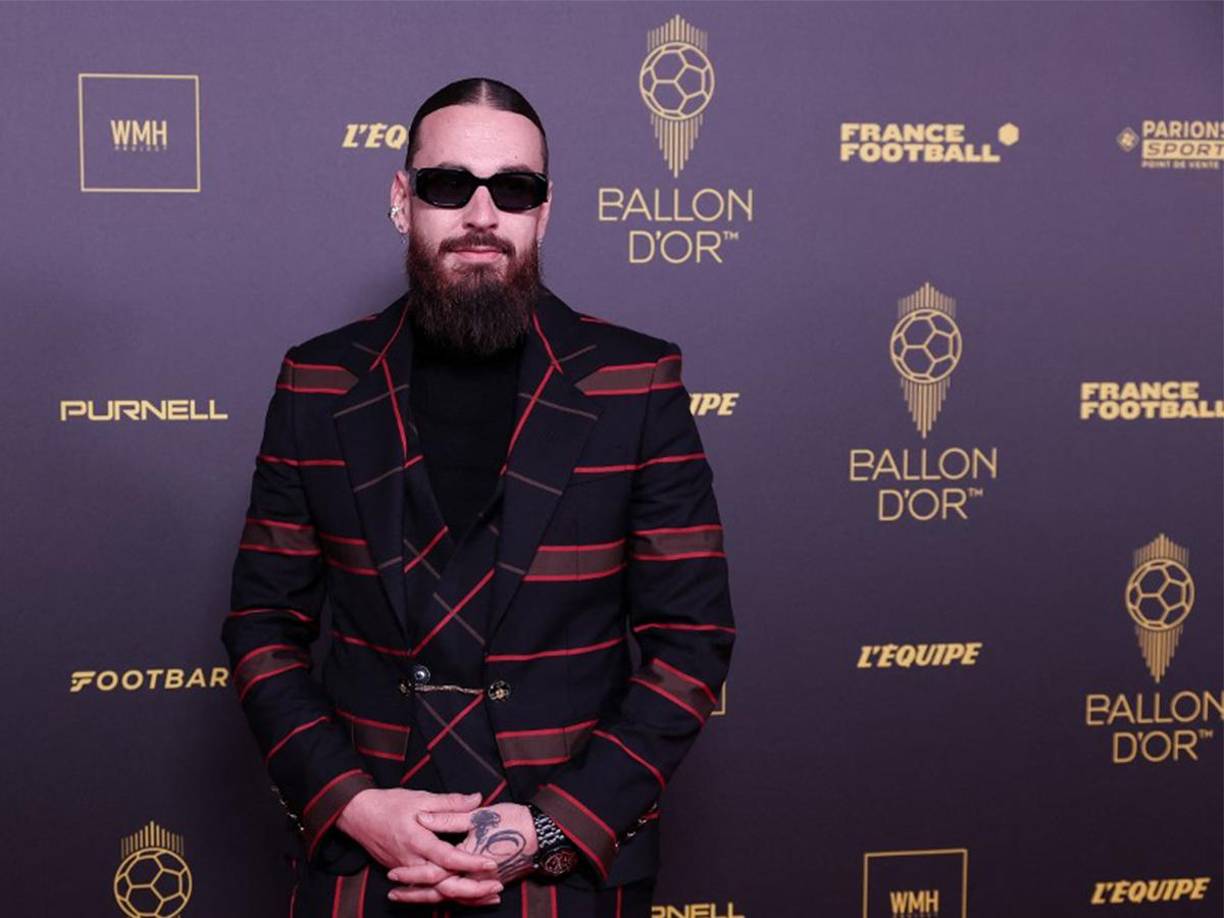 Julien Schwarzer, conocido profesionalmente como SCH, es un rapero francés, llegó a la alfombra roja del Balón de Oro 2023.