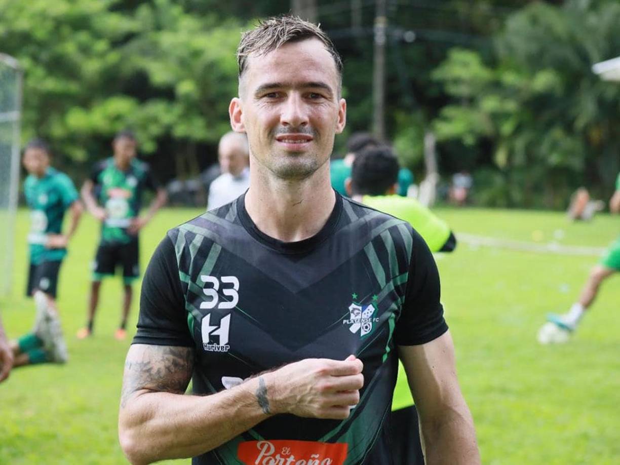 Álvaro Klusener - El delantero argentino se mantiene entrenando con el Platense; todo indica que seguirá vistiendo los colores del selacio.