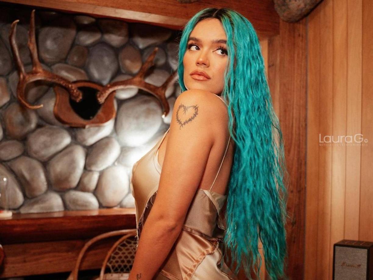 Karol G, cuyo verdadero nombre es Carolina Giraldo Navarro, confiesa que leer un libro le cambió la perspectiva.