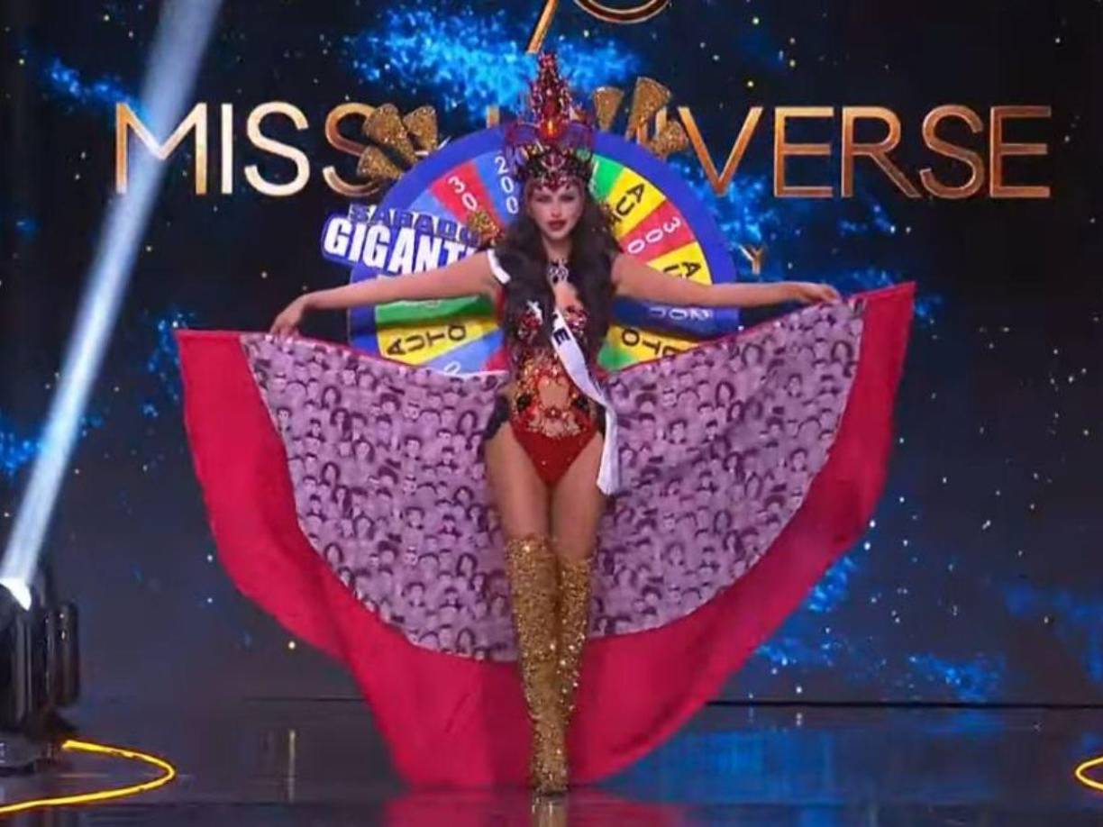 Es más, vistió un pareo en cuya tela se podía ver a rostros representando el público del show latino, así como las trompetas utilizadas por el personaje conocido como el “chacal de la trompeta”.