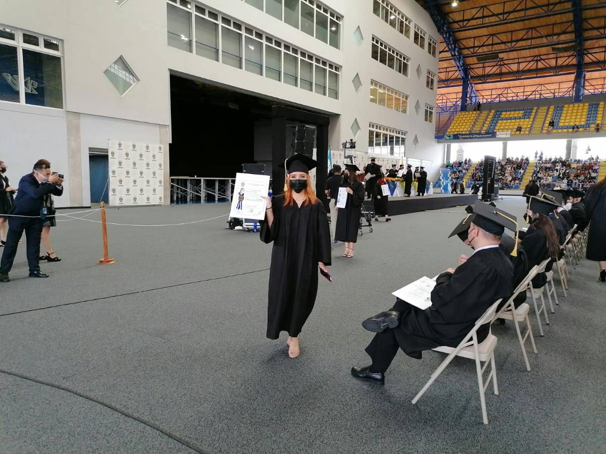 Felicidades a los nuevos profesionales universitarios. 