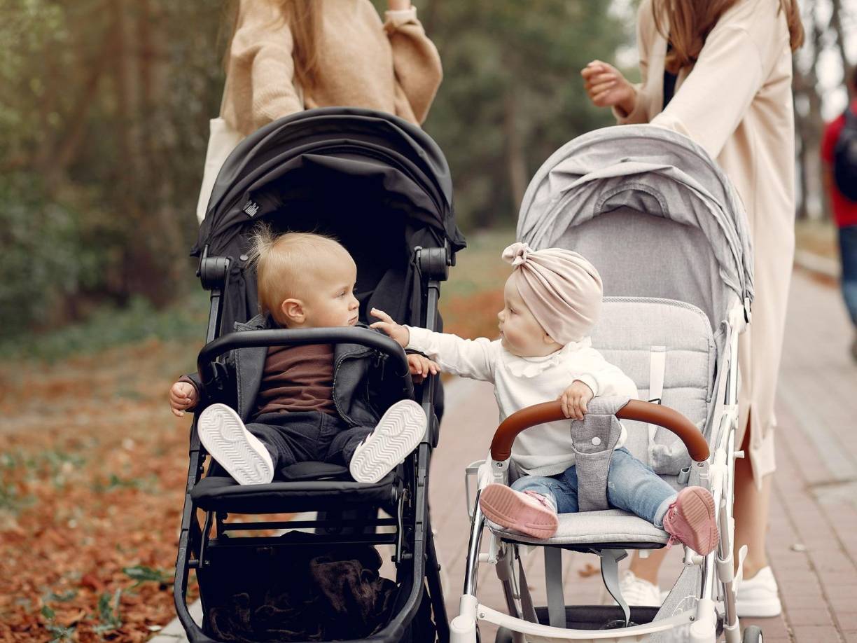 Hijos de millennials jóvenes y centennials mayores, la Generación Beta se espera que alcance el 16 % de la población mundial en 2035. Un dato importante es que muchos de ellos vivirán para presenciar la llegada del siglo XXII, que los posiciona como actores clave en la configuración del futuro.