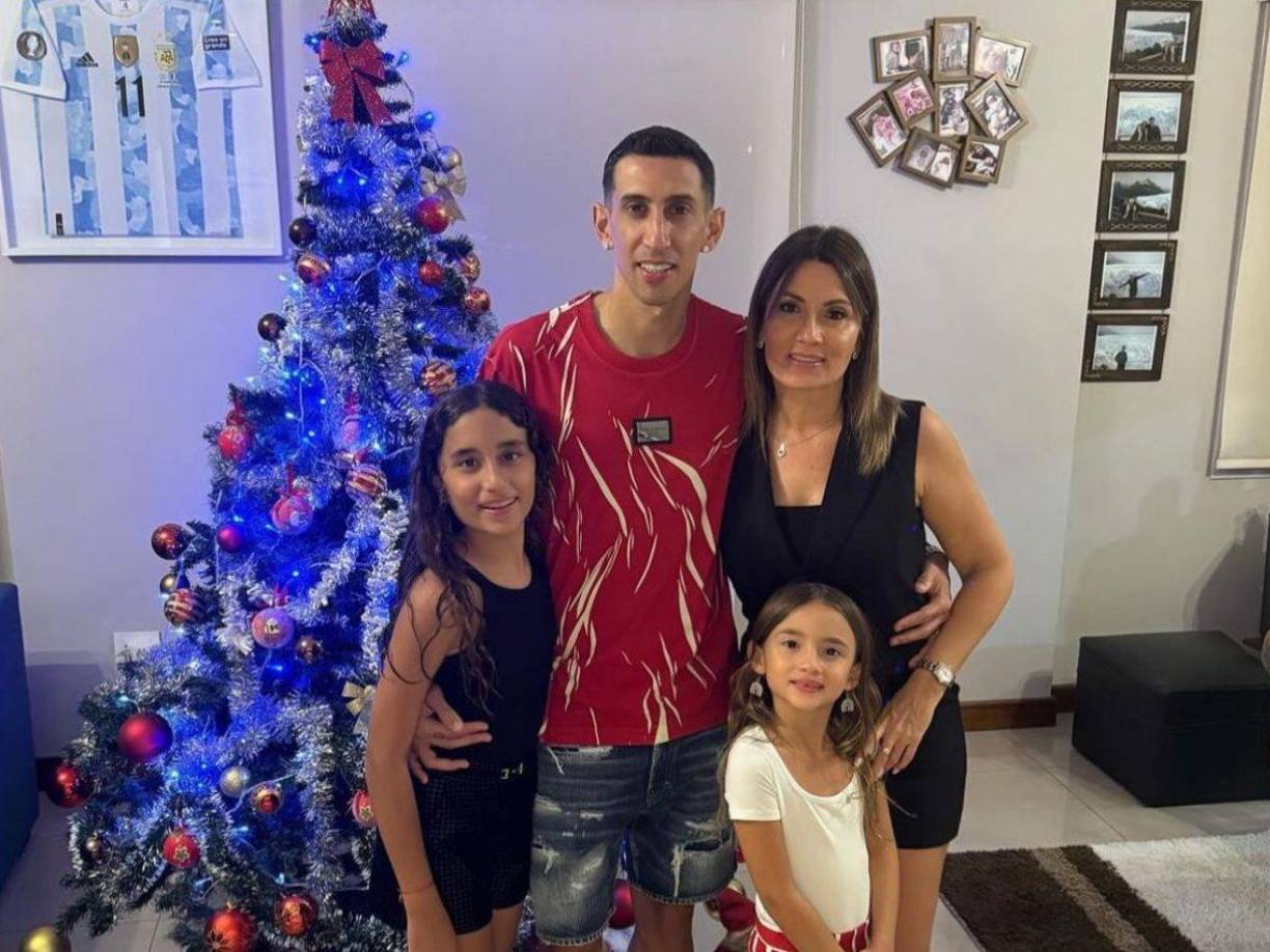 El mediocampista revela que los sicarios arrojaron la cabeza de un cerdo con una bala en la cabeza en un local de uno de sus familiares y amenazaron con que la próxima sería la de su hija mayor.