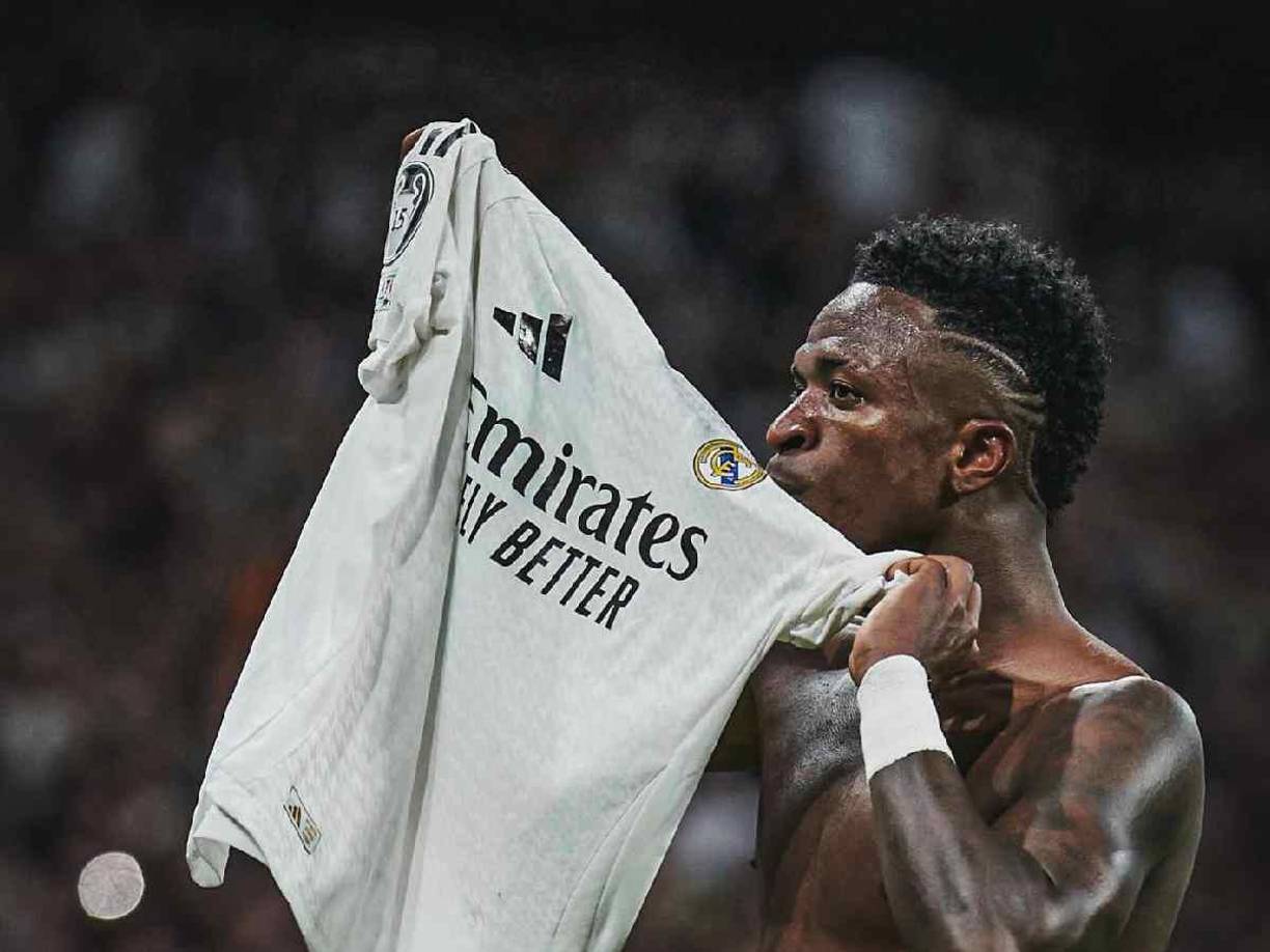 “El objetivo de esta oferta no solo es traer al jugador de la Selección de Brasil, sino también hacerlo la imagen de la liga saudí y de la candidatura de Arabia Saudita para organizar el Mundial de 2034”, informa El Relevo respecto a la opción de que Vinicius se vaya del Real Madrid.