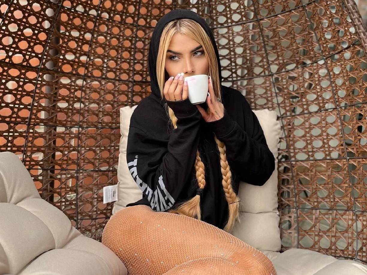 Sofía Avendaño, es una modelo y bailarina paisa de 34 años y antes de su transición de género, fue coronada como Míster Colombia y Míster Latinoamérica, representando la belleza masculina.