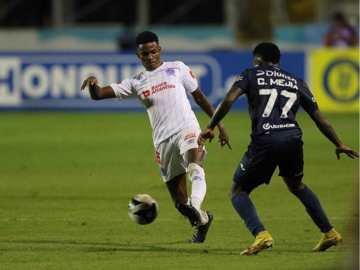 Defensa: Por el lado izquierdo Julián Martínez sería el titular ante Motagua.