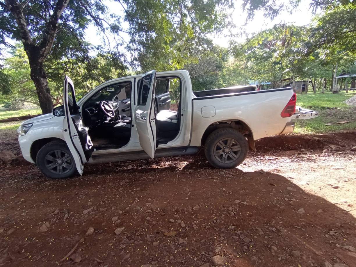 Carros, armas, teléfonos satelitales y dinero decomisan en allanamientos en Iriona, Colón (FOTOS)