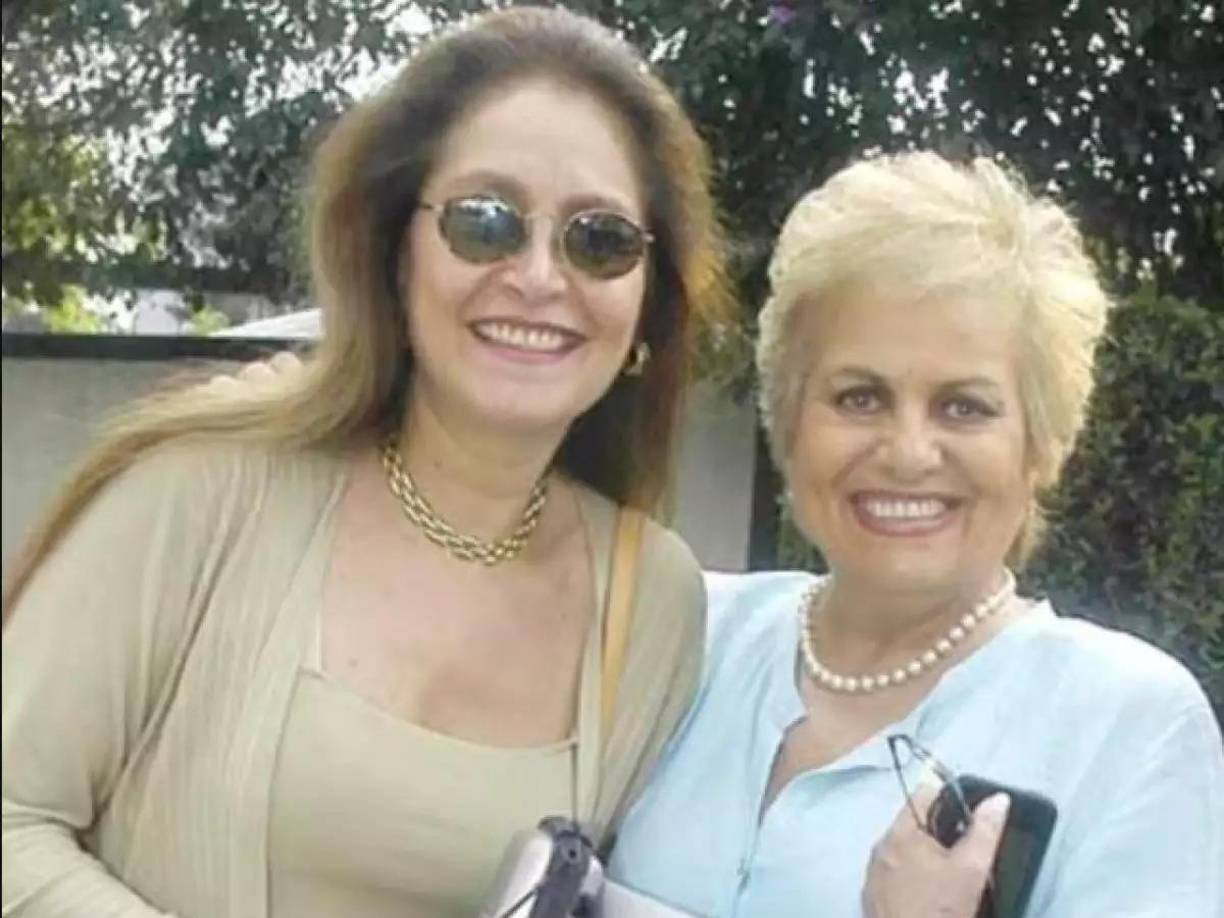 Tina Galindo no sólo se destacó por su labor en la producción teatral y televisiva sino también por su profunda conexión sentimental con Daniela Romo, a quien representó como mánager durante muchos años.