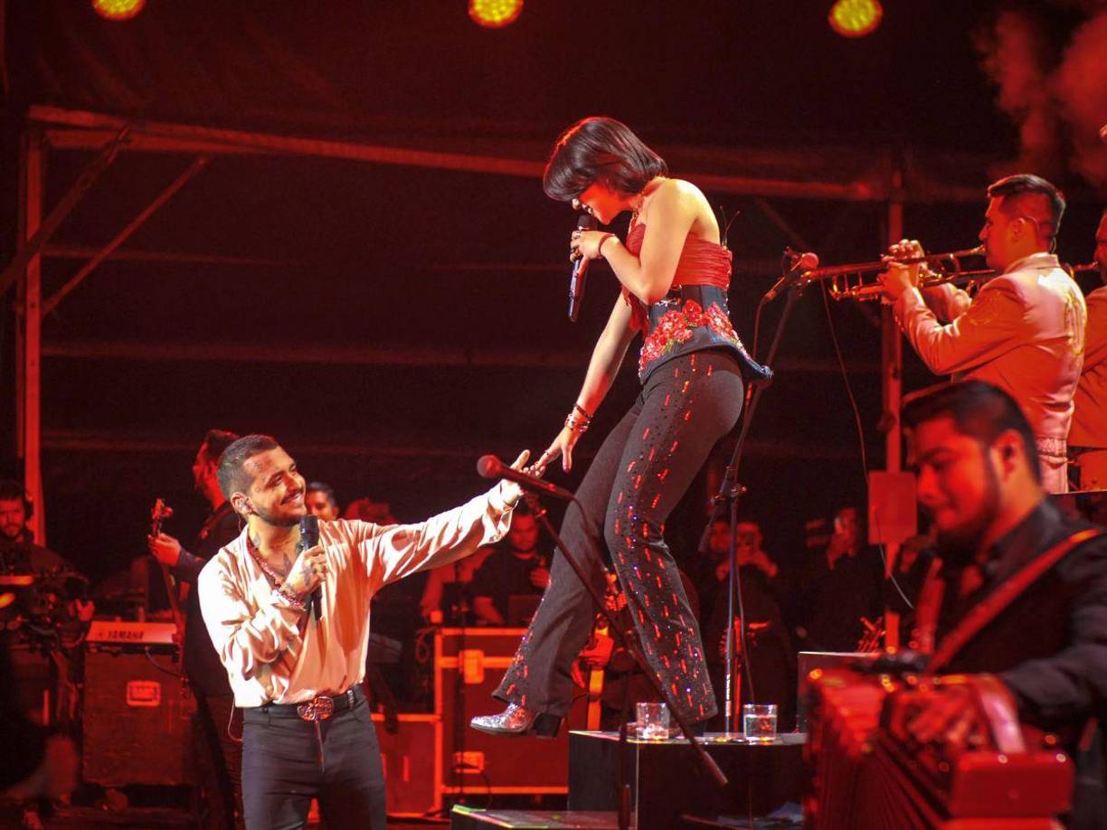 Mediante su cuenta oficial de Instagram, la intérprete de ‘Qué agonía’ manifestó su orgullo, así como alegría por el cierre de gira de ‘el Forajido’. 