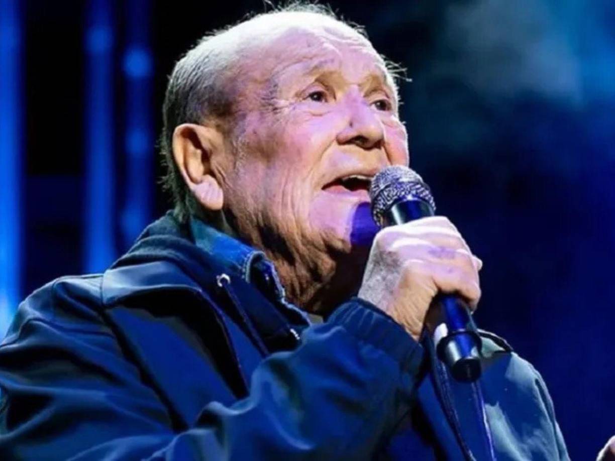 La muerte del famoso cantante se confirmó mediante redes sociales.