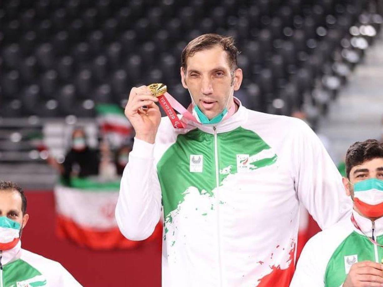 “ No le importa si se queda tirado en el suelo o si no tiene qué comer. De cualquier forma, tiene la mente puesta en convertirse en campeón ”, dijo el entrenador iraní respecto de Mehrzadselakjani,