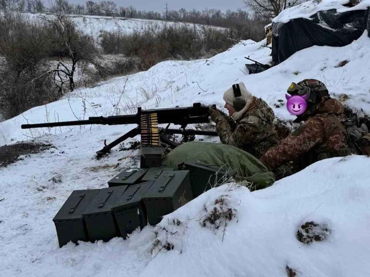 Elina Svitolina también estuvo practicando con una ametralladora en Járkov, Ucrania. Aunque nacida en Odesa, Svitolina atribuye gran parte de su desarrollo personal y profesional a Járkov. Esta ciudad representa para ella una etapa crucial de su vida, habiéndola acogido desde sus comienzos en el tenis profesional.