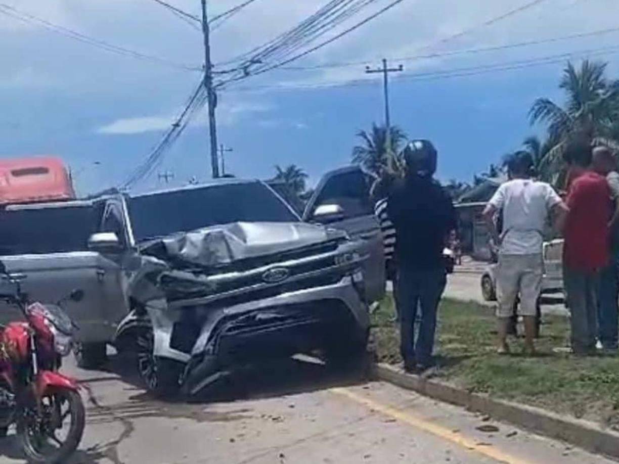 En redes sociales trascienden imágenes del vehículo en el que se transportaba Supremo, una camioneta color gris, marca Ford, modelo Expedition; fuertemente dañada de la parte delantera. 