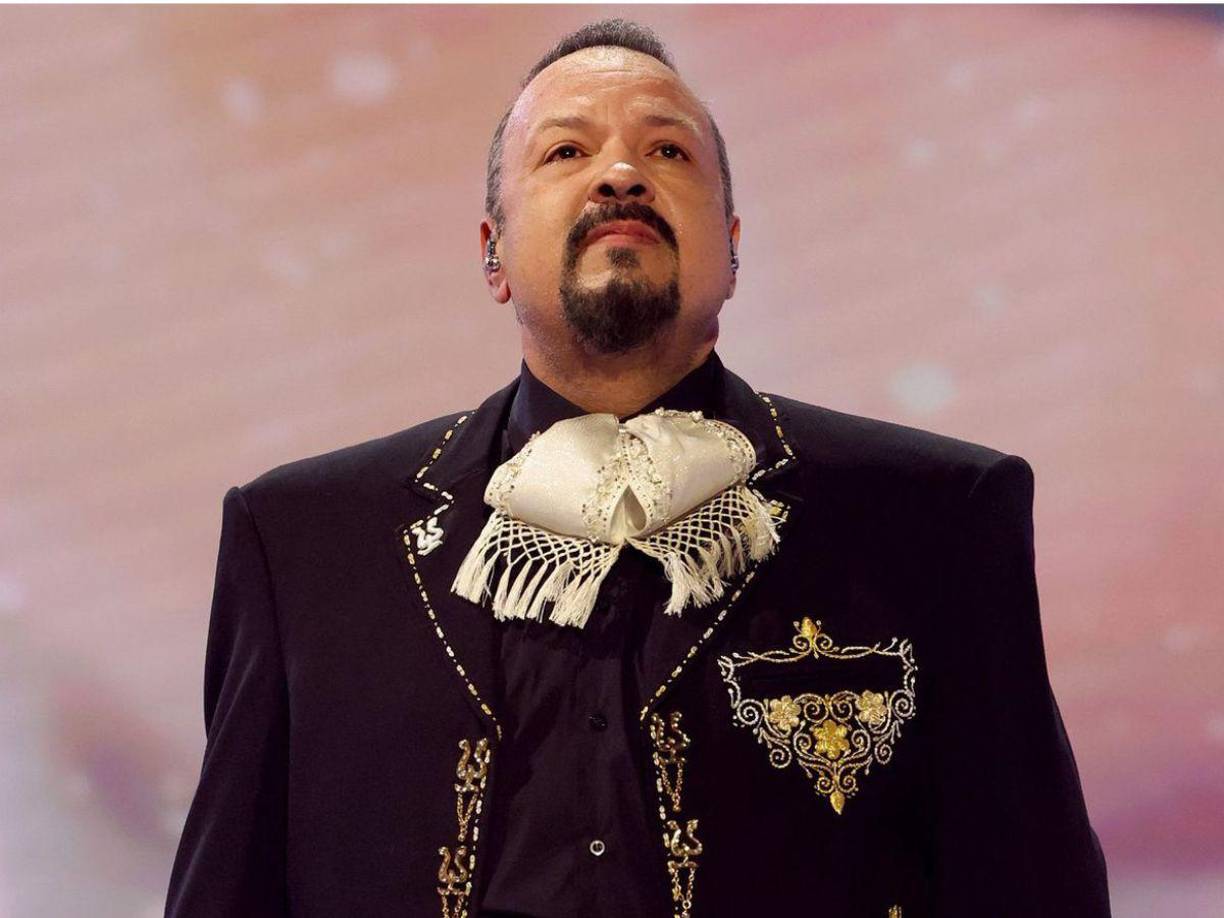 Básicamente, el equipo de Pepe Aguilar le habría enviado una propuesta de “negociación” al creador de contenido para que bajara su video, aunque aclararon que estaban abiertos a cualquier opinión sobre la dinastía Aguilar. Luego, acusó al cantante de hostigamiento por supuestas llamadas y mensajes que tenían el propósito de intimidarlo.