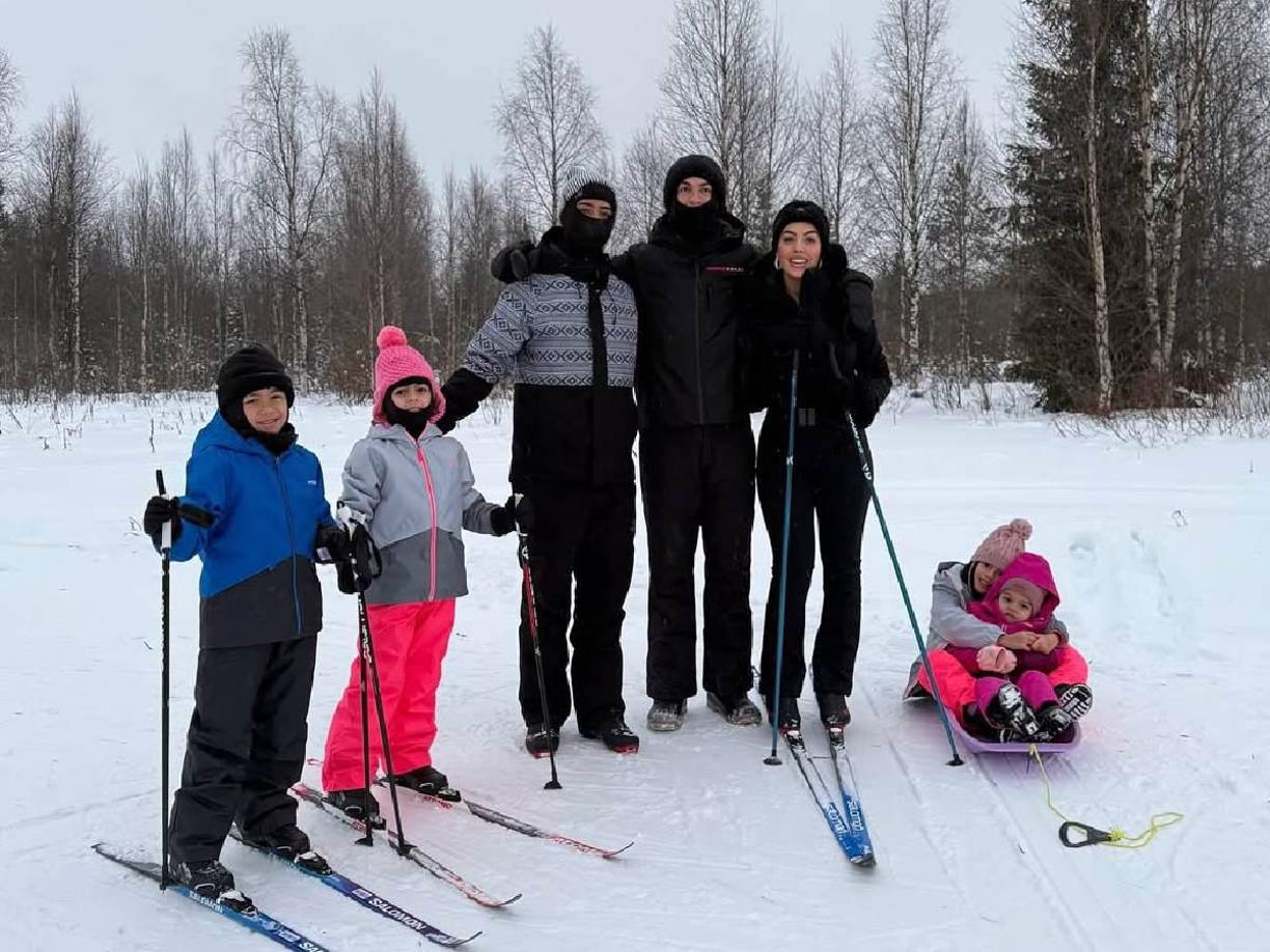 Pese a que muchos esperan esto en la pareja, a ellos parece no llamarles la atención, ya que disfrutan de su tiempo en familia. Así lo han demostrado en redes con sus recientes vacaciones.
