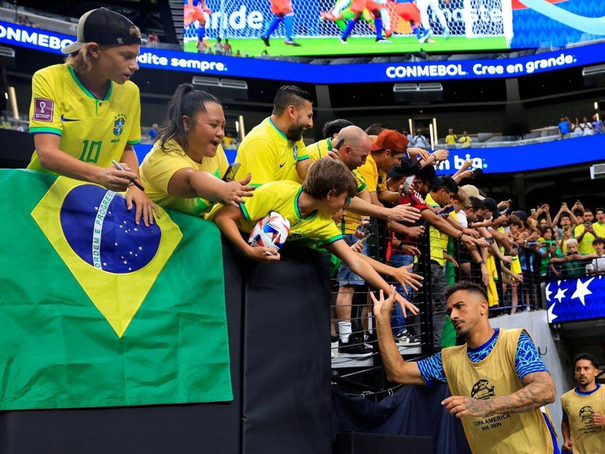 Los pentacampeones venían de un amargo empate sin goles ante Costa Rica, por lo que estaban obligados a sumar de a tres ante los paraguayos.