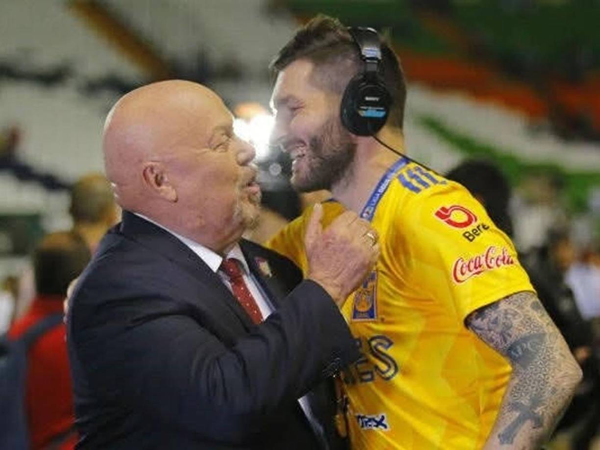 El ‘Perro’ ha narrado 12 Copas del Mundo ocho Eurocopas y ocho Copas Américas. Además, ha narrado infinidad de finales de Liga MX y ha asistido a cuatro Juegos Olímpicos.