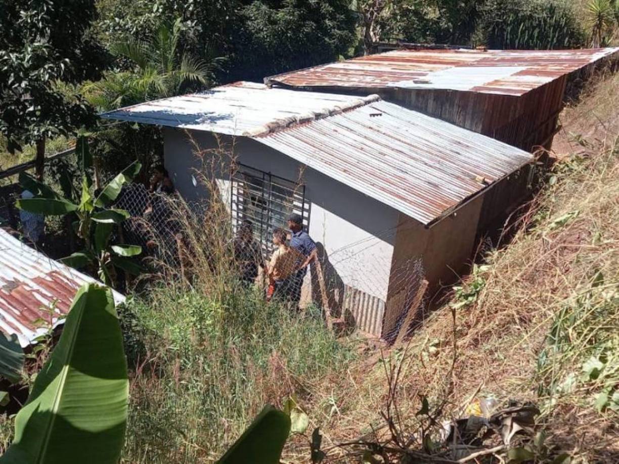 Hasta el momento se desconoce el paradero del sospechoso.