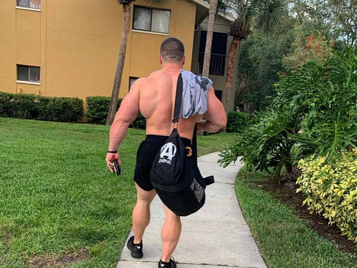 Un documental de fisicoculturismo inspiró a Lunsford, gracias entre otros a sus ídolos Jay Cutler y Phil Heath. Se buscó un entrenador y decidió emprender el camino para dedicarse profesionalmente a esta disciplina, que para muchos no goza de la categoría de deporte, hasta llegar a lo más alto con este Míster Olympia.