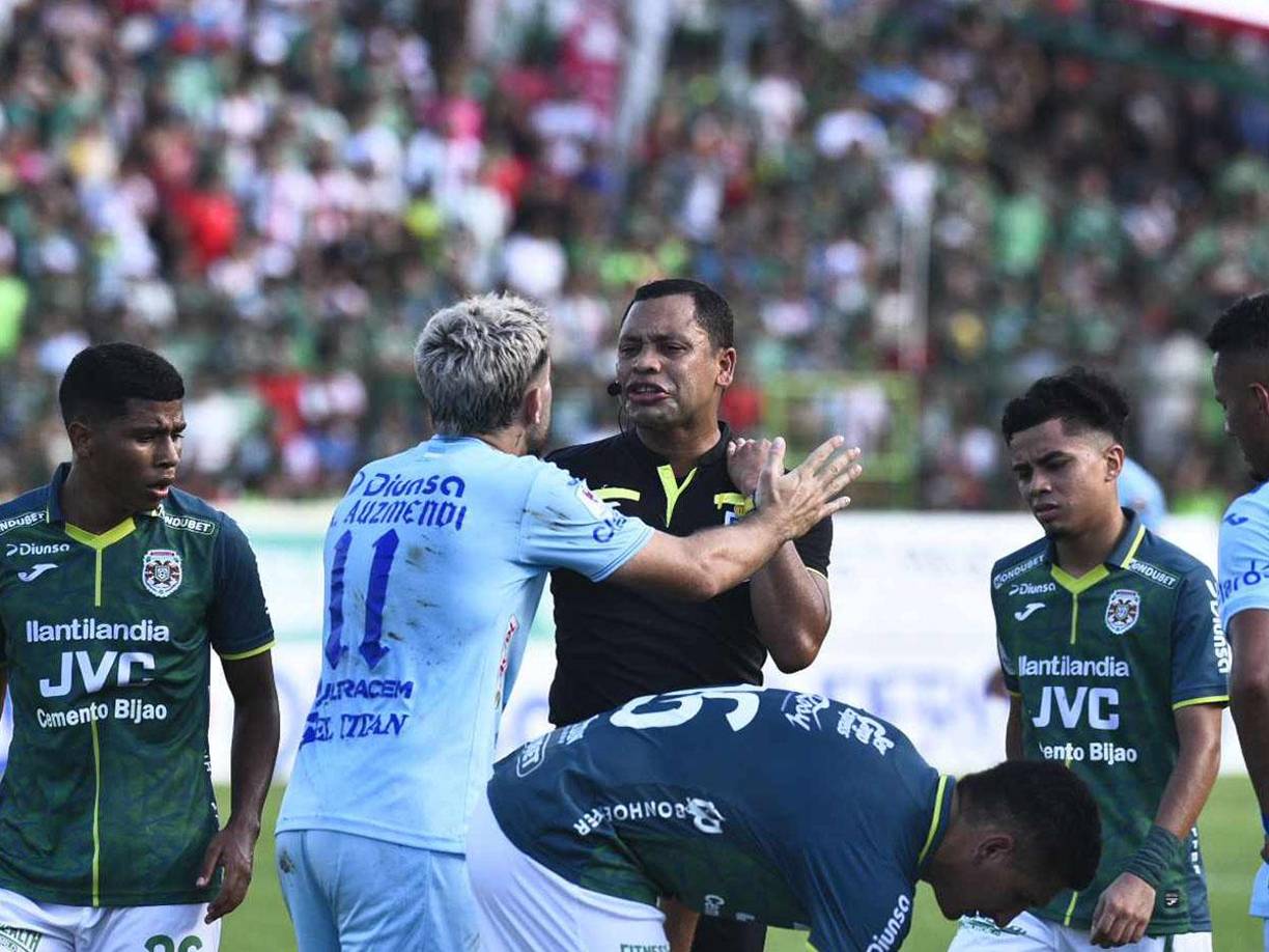 El árbitro Selvin Brown fue el encargado de impartir justicia en el estadio Yankel Rosenthal.